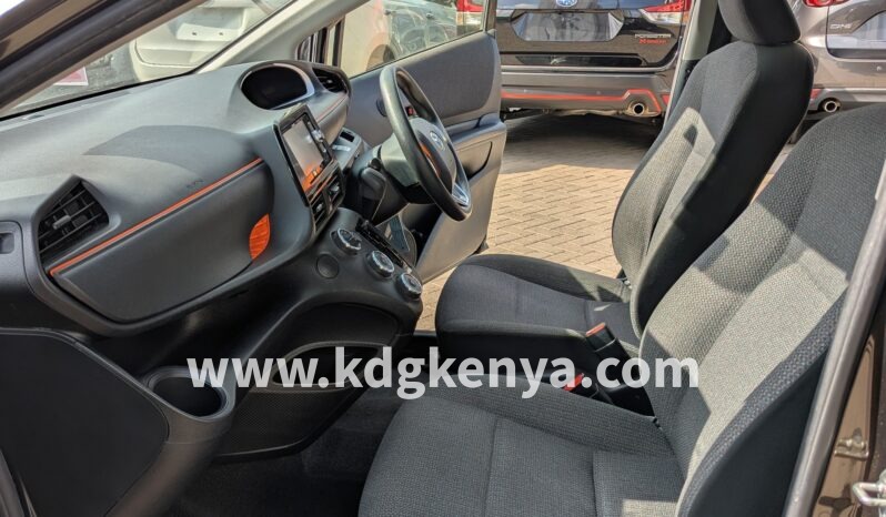 
								TOYOTA SIENTA  ( XV PACKAGE ) full									